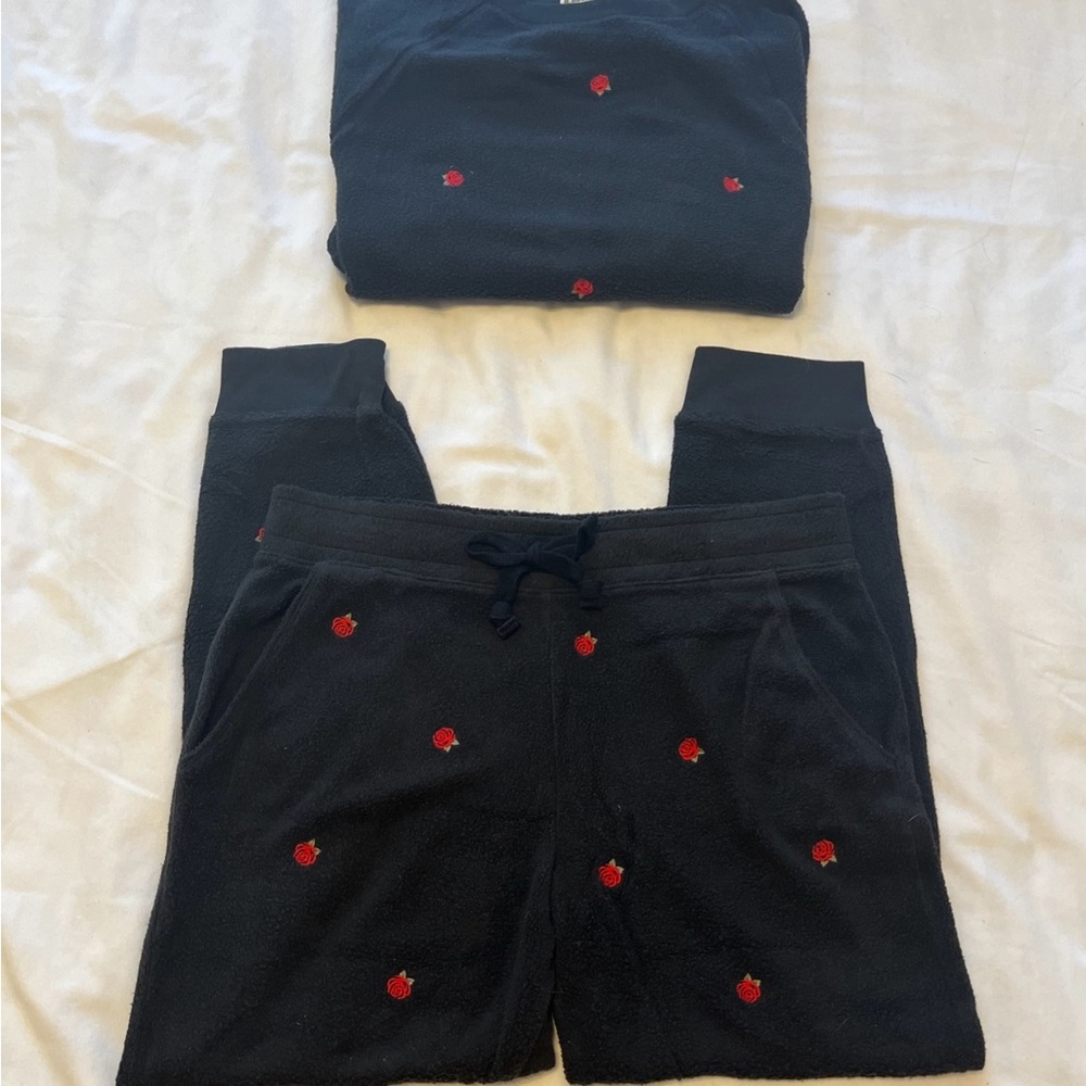 VS PINK Vintage Black Fleece Embroidered Red Roses Sweatshirt & Sweatpants NWOT